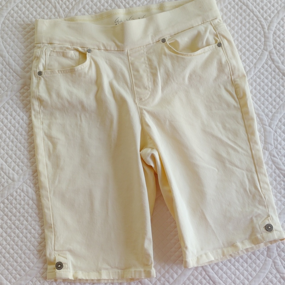 Gloria Vanderbilt Slimming Pull On Bermuda Shorts - Size 8